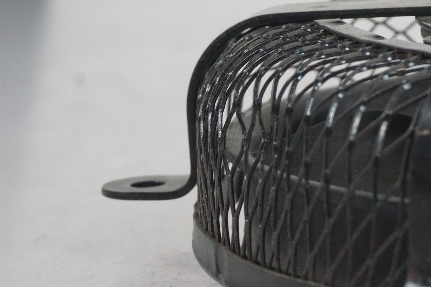 Snett nerifrån på Vattenkylfläkt från en Kawasaki VN 1600 -2006 motorcykel.