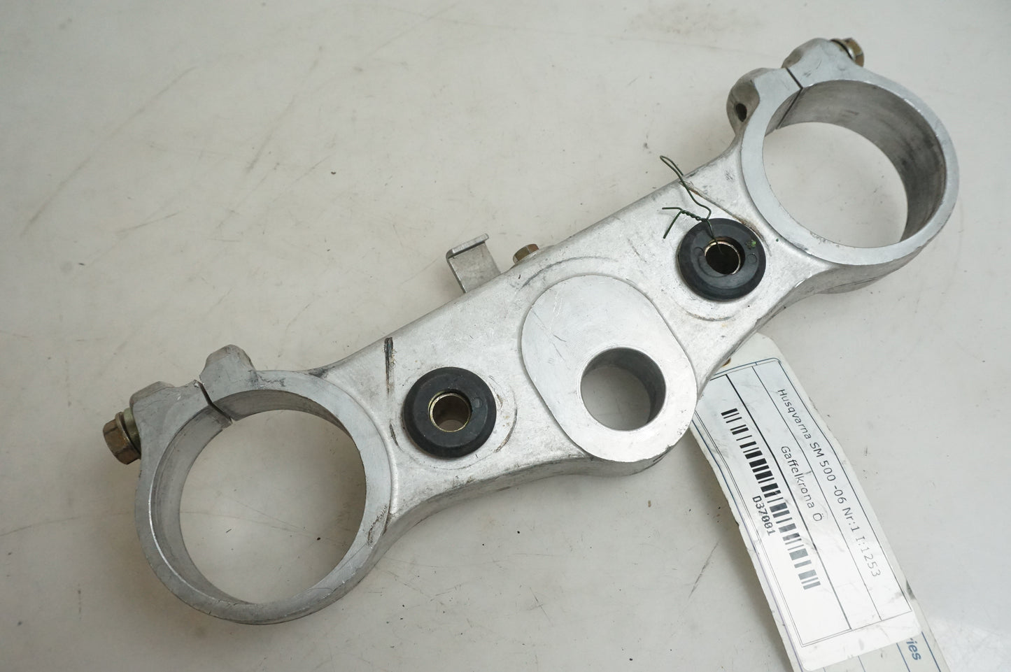 Framsidan på Gaffelkrona från en Husqvarna SM 500 -2006 motorcykel.