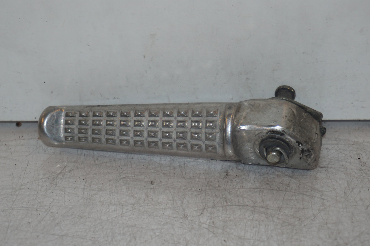 Framsidan på Fotpinne från en Honda CBR 1100 XX -2001 motorcykel.