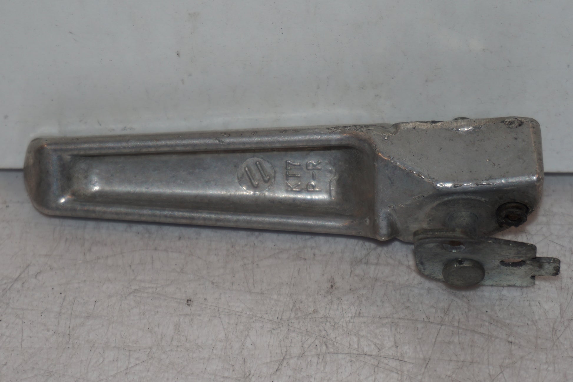 Baksidan på Fotpinne från en Honda CBR 1100 XX -2001 motorcykel.