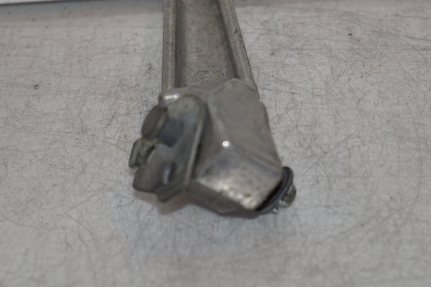 Vänster sida på Fotpinne från en Honda CBR 1100 XX -2001 motorcykel.