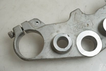 Baksidan på Gaffelkrona från en KTM 125 Duke -2014 motorcykel.