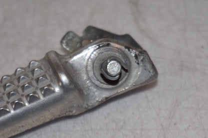 Snett nerifrån på Fotpinne från en Honda CBR 1100 XX -2001 motorcykel.