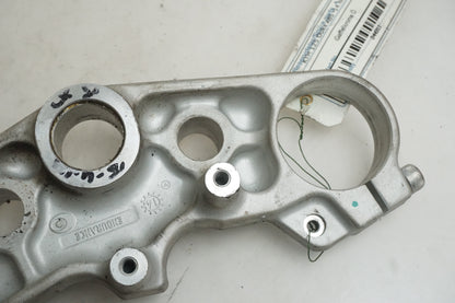 Snett uppifrån på Gaffelkrona från en KTM 125 Duke -2014 motorcykel.