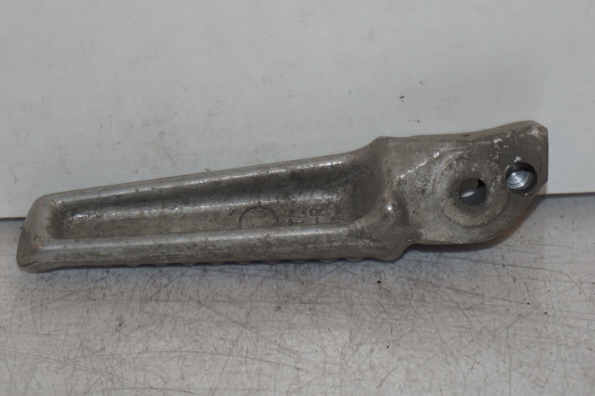 Baksidan på Fotpinne från en Honda CBR 1100 XX -1998 motorcykel.