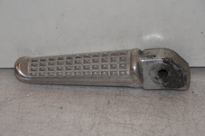 Framsidan på Fotpinne från en Honda CB 1300 F -2004 motorcykel.