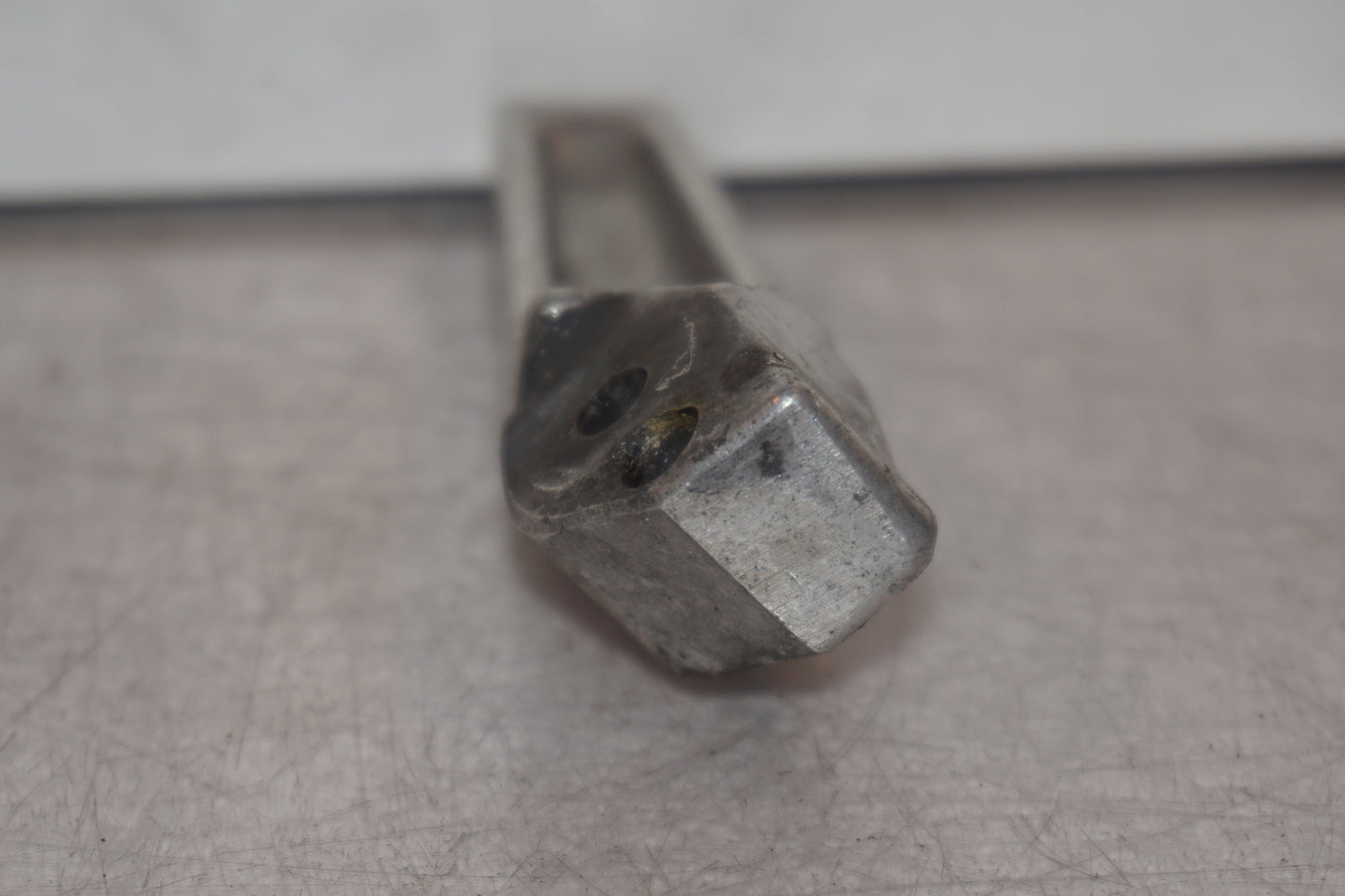 Vänster sida på Fotpinne från en Honda CB 1300 F -2004 motorcykel.