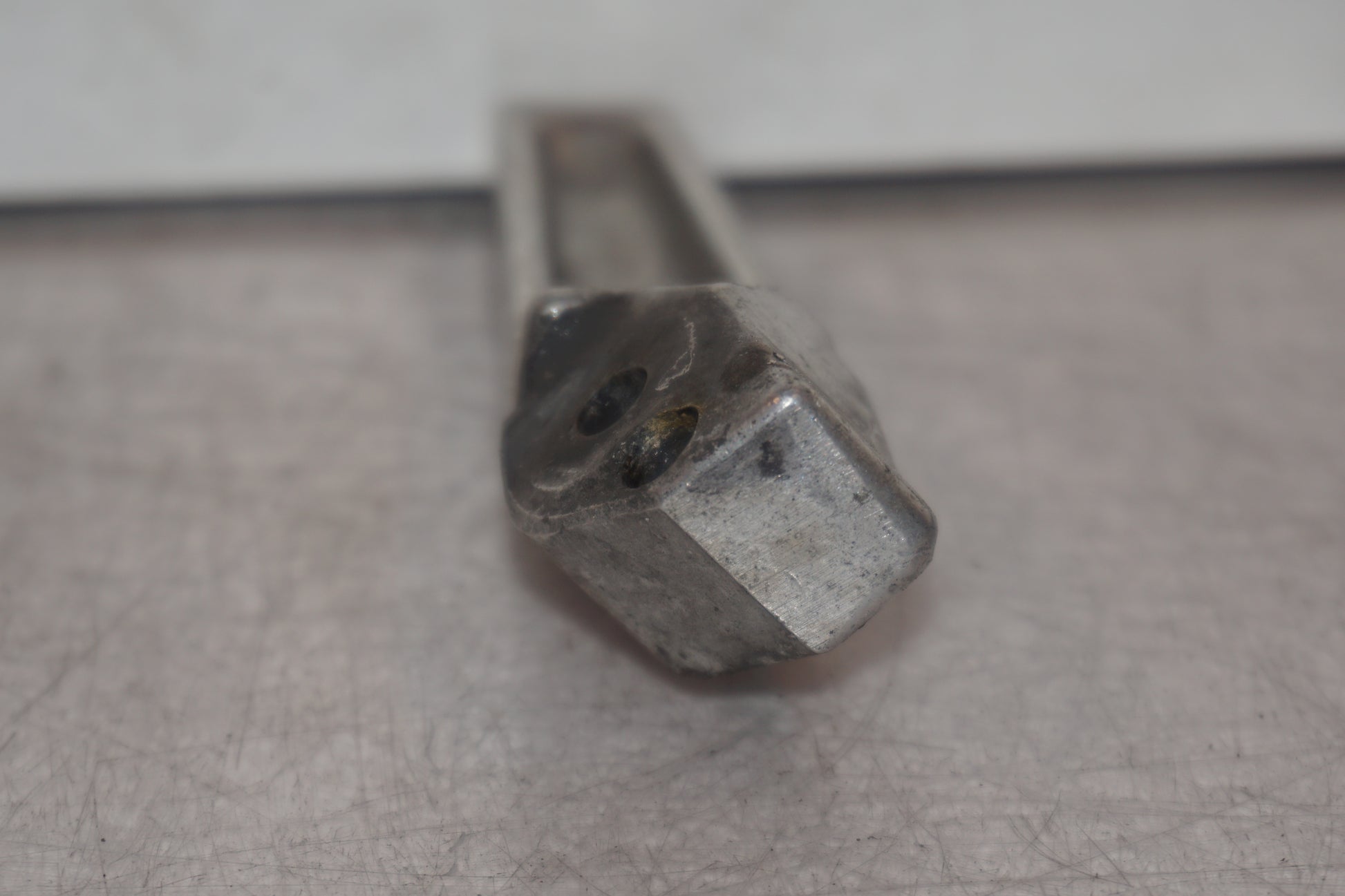 Vänster sida på Fotpinne från en Honda CB 1300 F -2004 motorcykel.