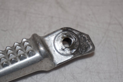 Snett nerifrån på Fotpinne från en Honda CB 1300 F -2004 motorcykel.