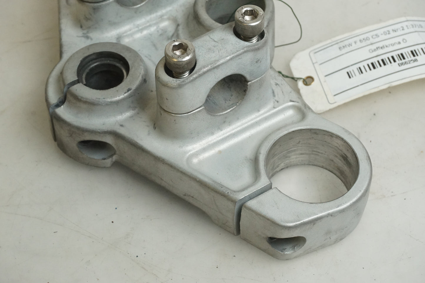 Vänster sida på Gaffelkrona från en BMW F 650 CS -2002 motorcykel.