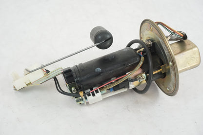 Höger sida på Bensinpump insprut från en Suzuki DL 1000 -2004 motorcykel.