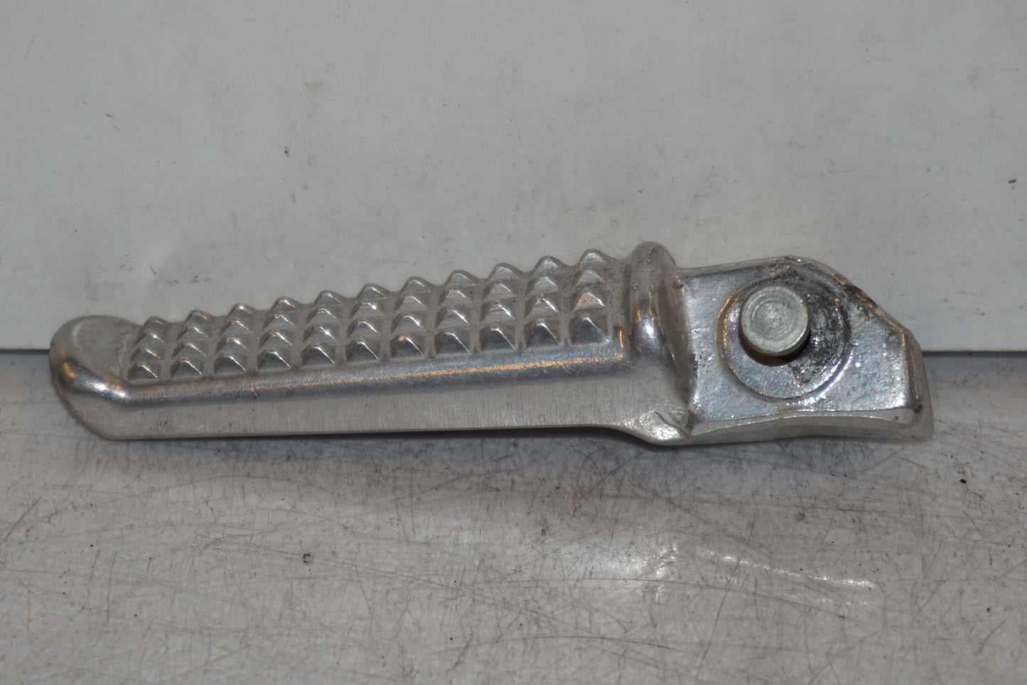 Framsidan på Fotpinne från en Honda CBR 1100 XX -2004 motorcykel.