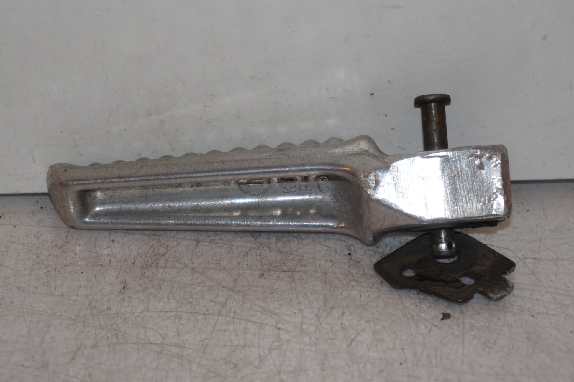 Baksidan på Fotpinne från en Honda VTR 1000 F -1997 motorcykel.