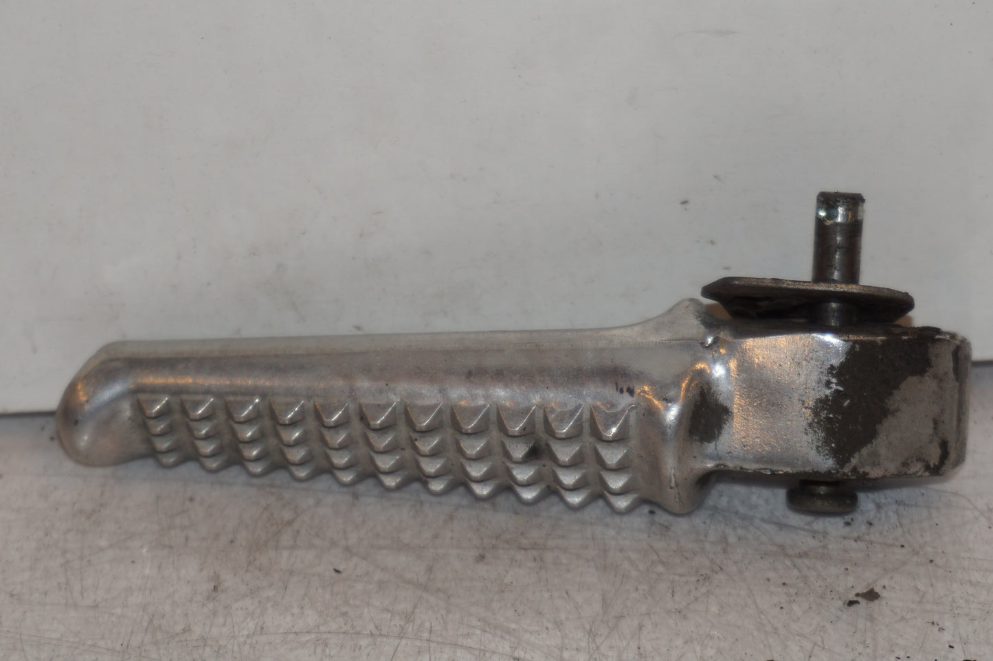 Höger sida på Fotpinne från en Honda VTR 1000 F -1997 motorcykel.