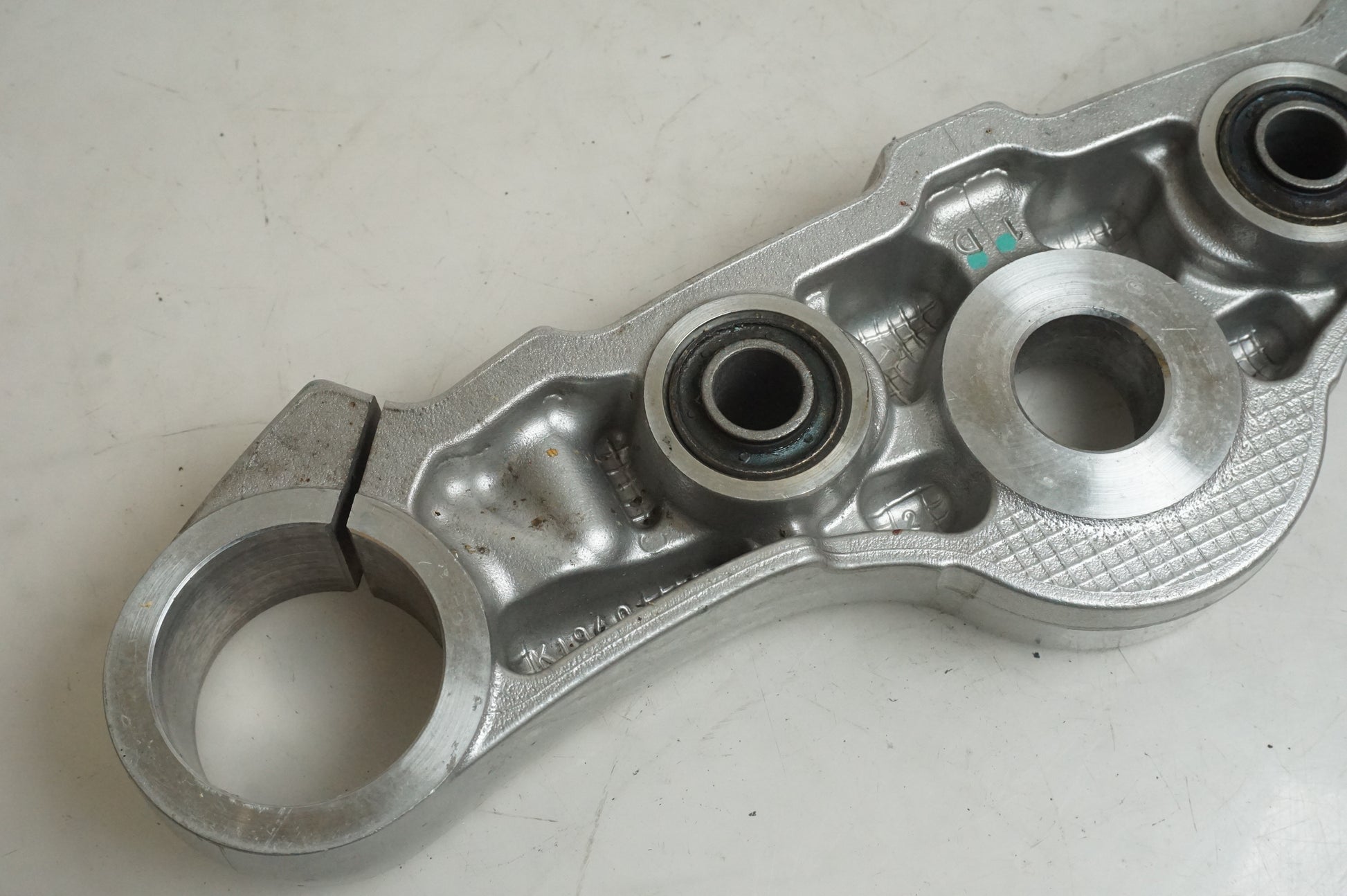 Vänster sida på Gaffelkrona från en Kawasaki VN 1700 Classic Tourer -2009 motorcykel.