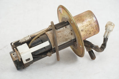 Framsidan på Bensinpump insprut från en Suzuki SV 650 -2003 motorcykel.