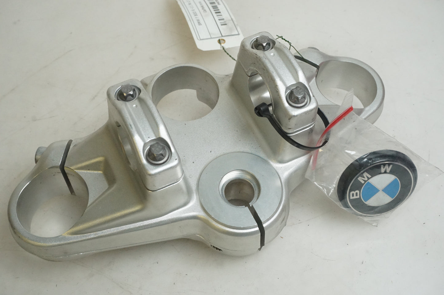 Framsidan på Gaffelkrona från en BMW F 800 R -2011 motorcykel.