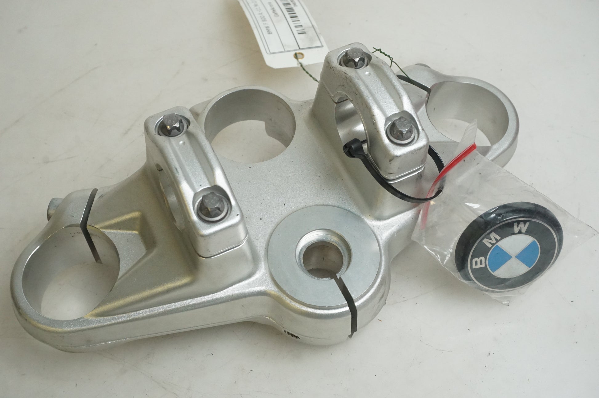 Framsidan på Gaffelkrona från en BMW F 800 R -2011 motorcykel.