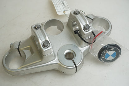 Framsidan på Gaffelkrona från en BMW F 800 R -2011 motorcykel.