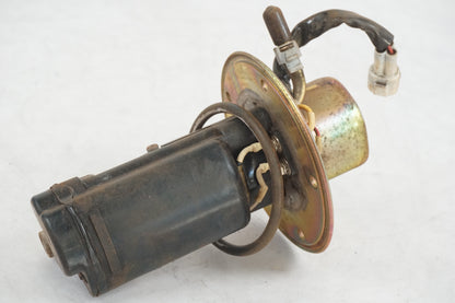 Baksidan på Bensinpump insprut från en Suzuki SV 650 -2003 motorcykel.