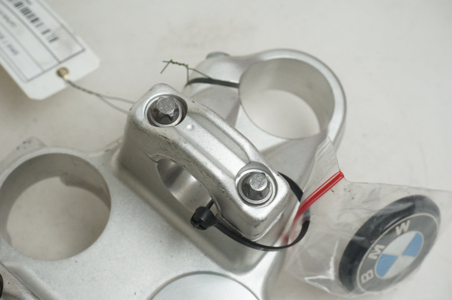 Höger sida på Gaffelkrona från en BMW F 800 R -2011 motorcykel.