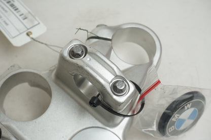 Höger sida på Gaffelkrona från en BMW F 800 R -2011 motorcykel.