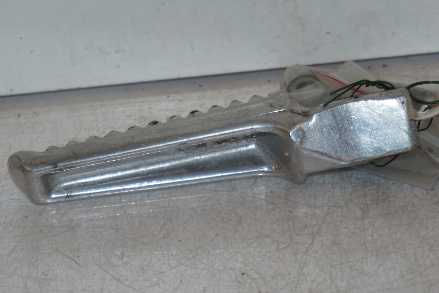 Baksidan på Fotpinne från en Honda CBR 1100 XX -1998 motorcykel.