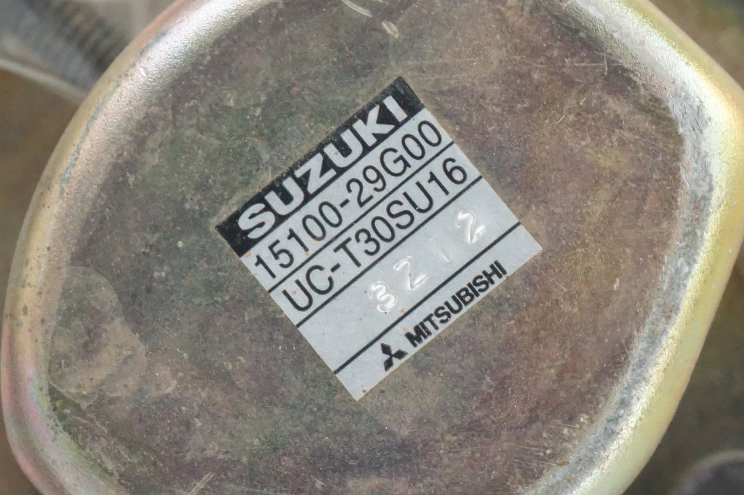 Snett nerifrån på Bensinpump insprut från en Suzuki GSX-R 600 -2004 motorcykel.