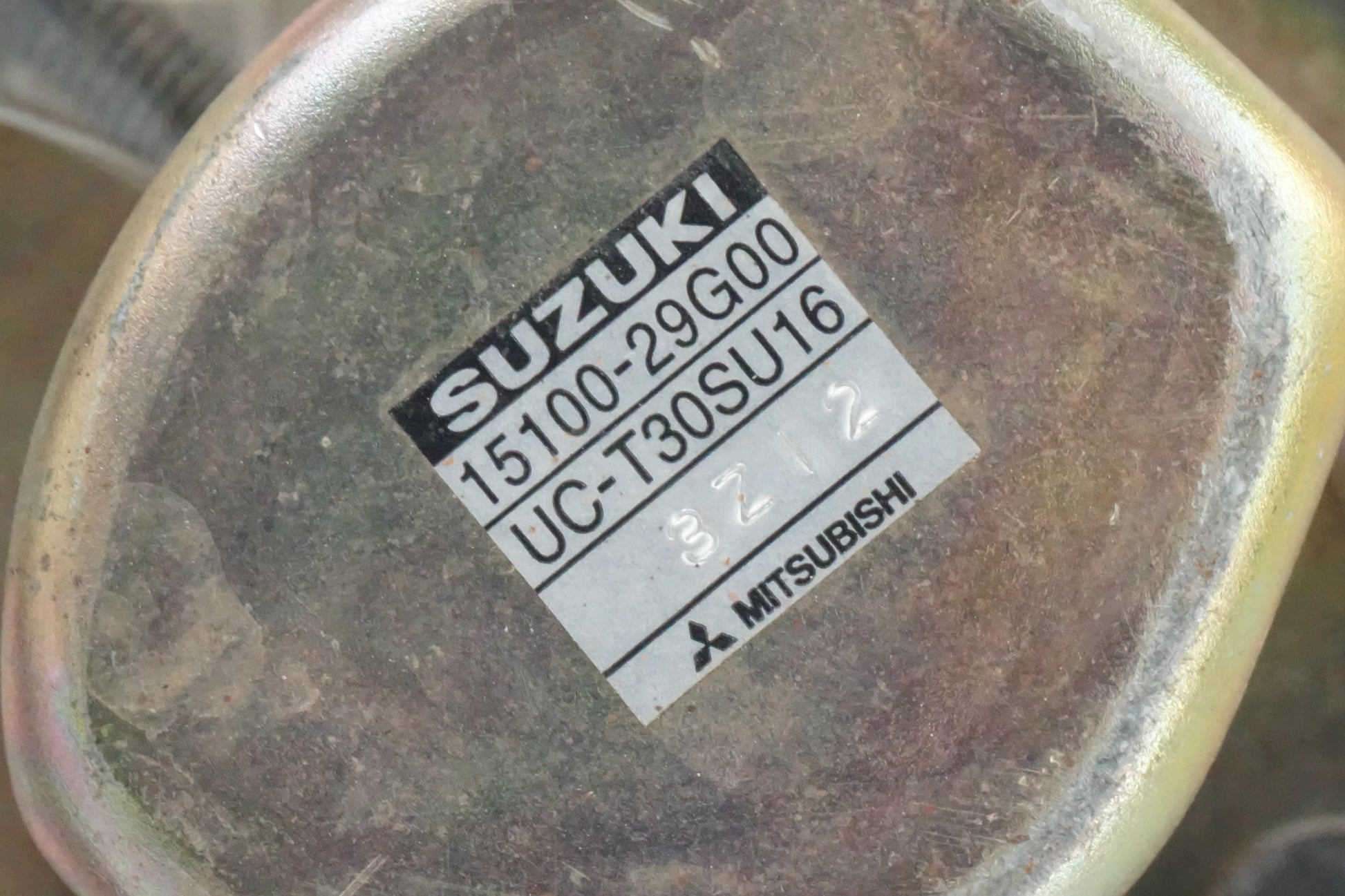 Snett nerifrån på Bensinpump insprut från en Suzuki GSX-R 600 -2004 motorcykel.