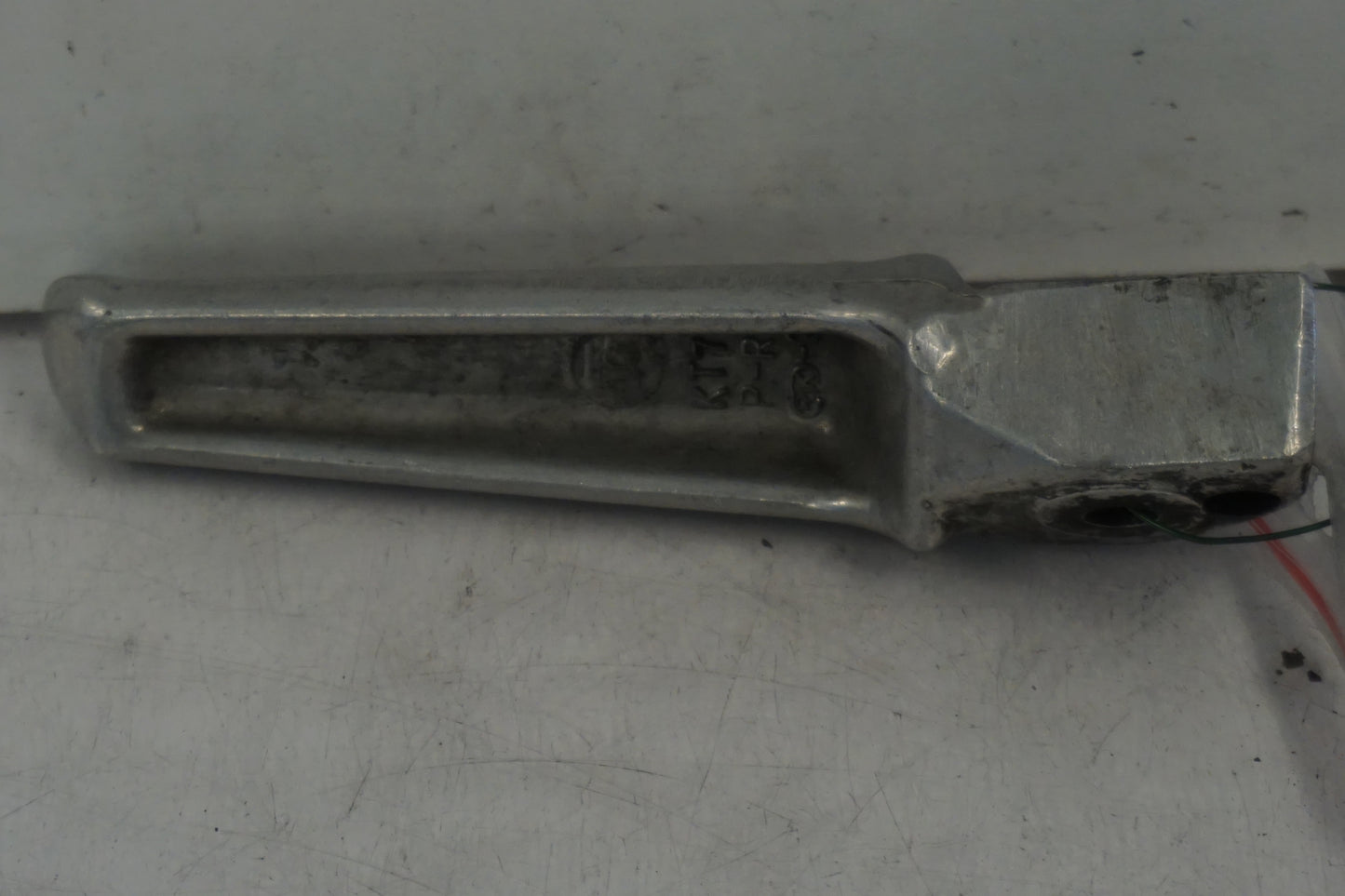 Baksidan på Fotpinne från en Honda CBR 900 RR -1996 motorcykel.