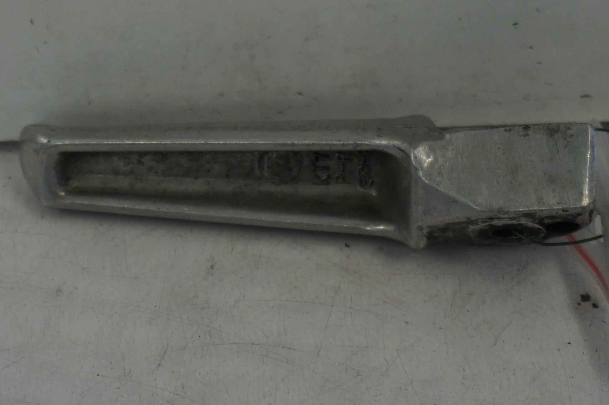 Baksidan på Fotpinne från en Honda CBR 900 RR -1996 motorcykel.