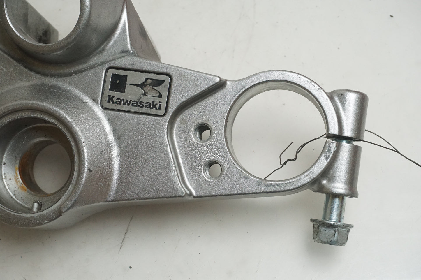 Baksidan på Gaffelkrona från en Kawasaki ZZR 1200 -2002 motorcykel.