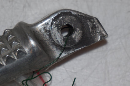 Snett nerifrån på Fotpinne från en Honda CBR 900 RR -1996 motorcykel.