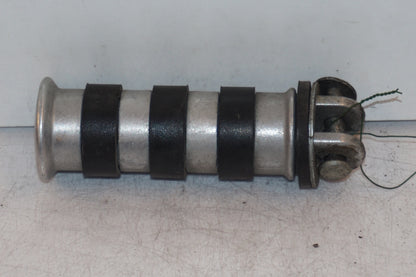 Framsidan på Fotpinne från en Honda VT 1100 C -2000 motorcykel.