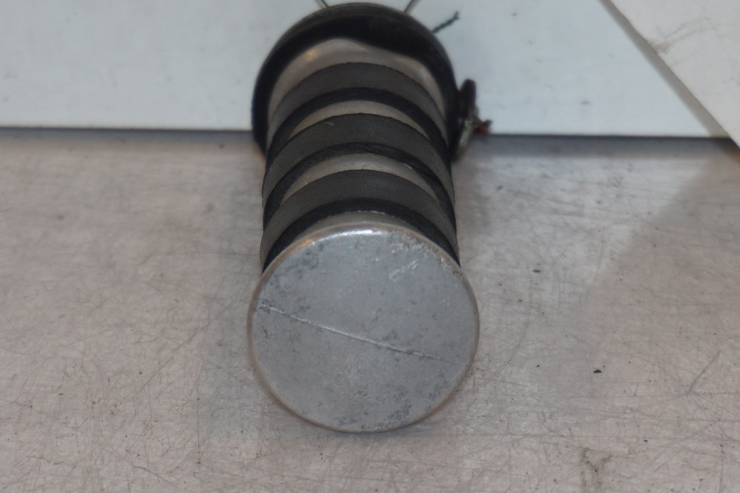 Höger sida på Fotpinne från en Honda VT 1100 C -2000 motorcykel.