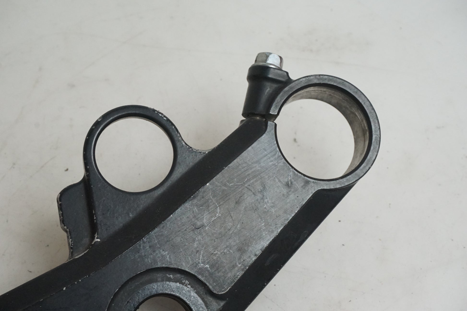 Höger sida på Gaffelkrona från en Suzuki SV 650 -2003 motorcykel.