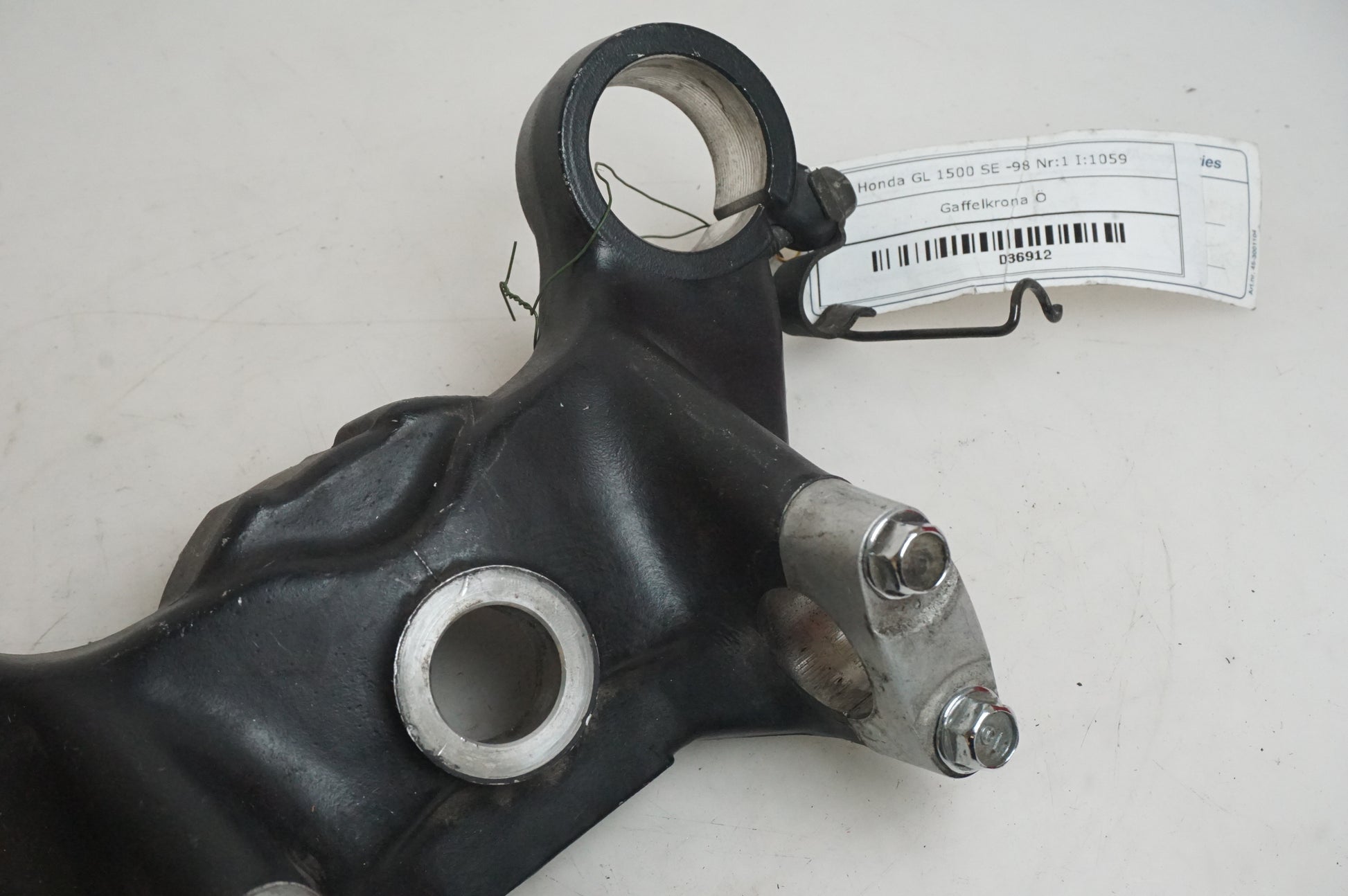 Höger sida på Gaffelkrona från en Honda GL 1500 -1998 motorcykel.