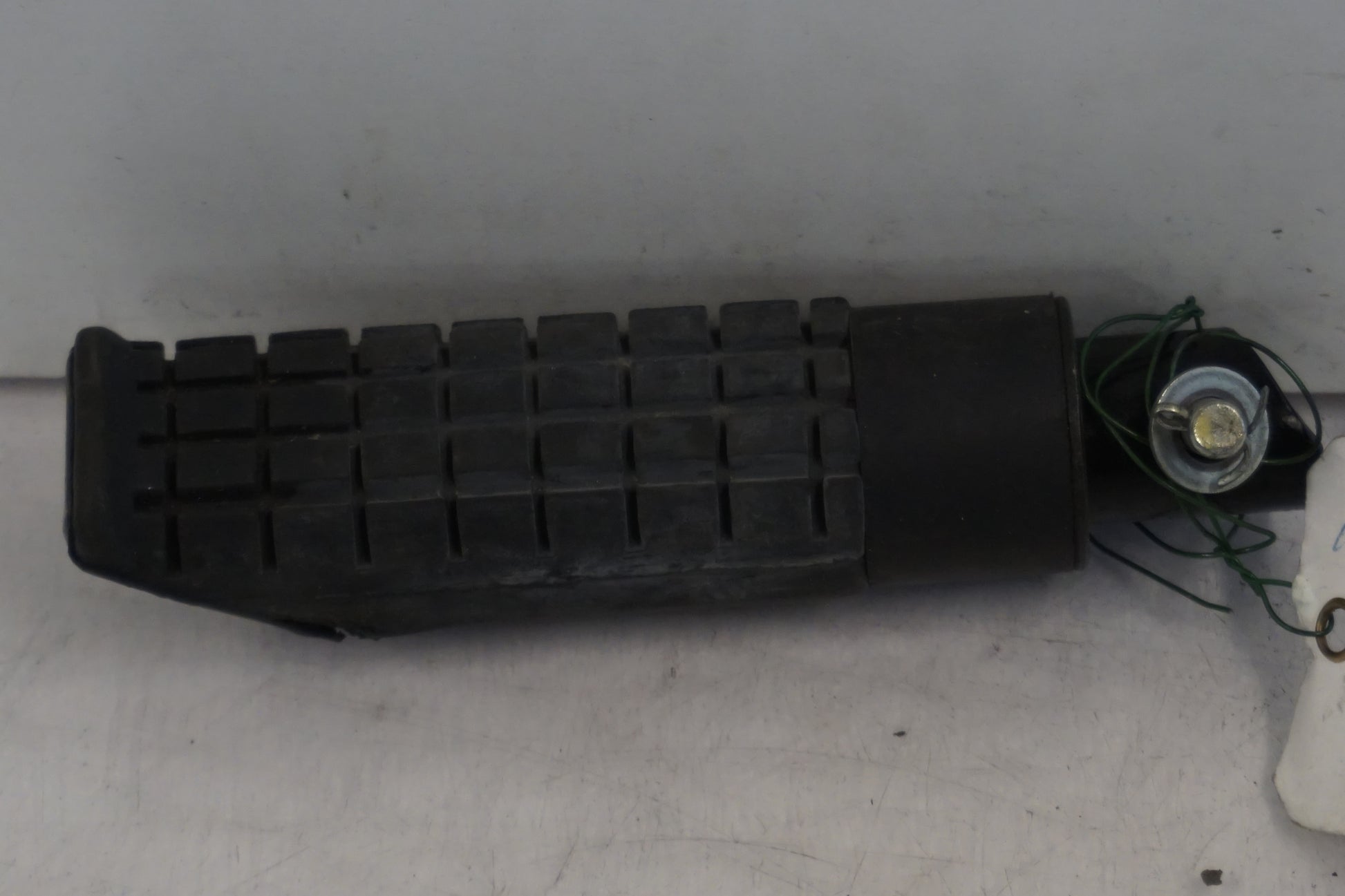 Framsidan på Fotpinne från en Honda CB 900 F Hornet -2002 motorcykel.