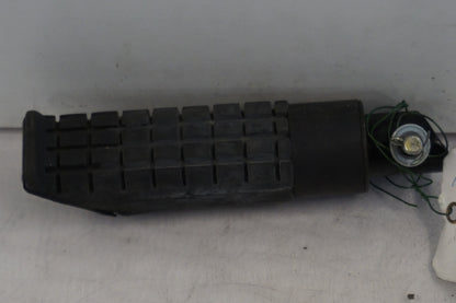 Framsidan på Fotpinne från en Honda CB 900 F Hornet -2002 motorcykel.