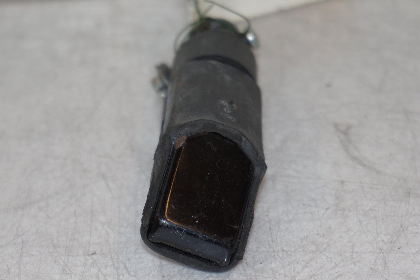 Höger sida på Fotpinne från en Honda CB 900 F Hornet -2002 motorcykel.