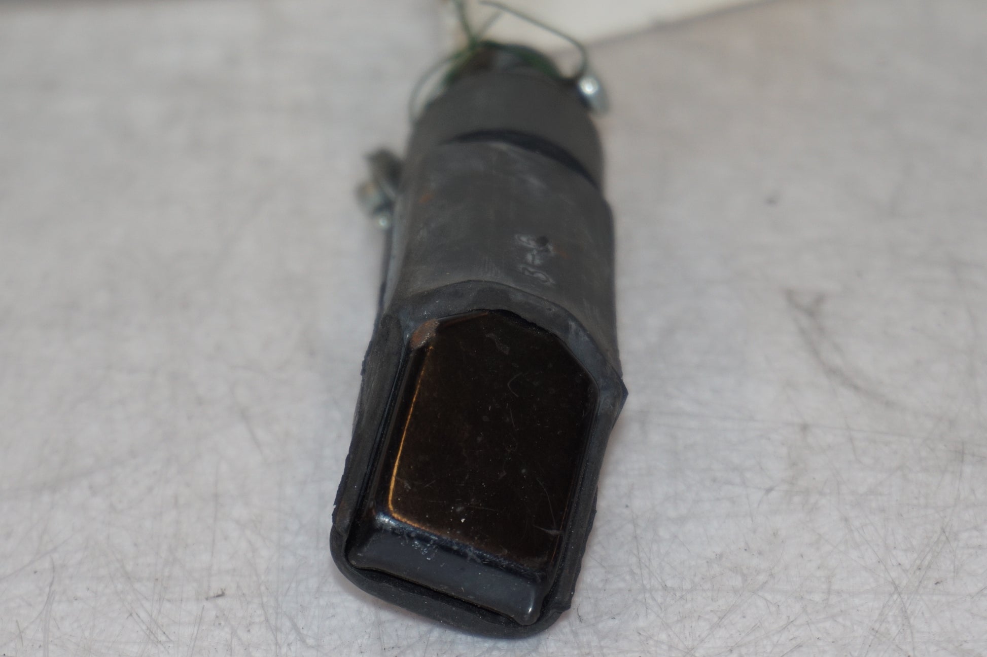 Höger sida på Fotpinne från en Honda CB 900 F Hornet -2002 motorcykel.