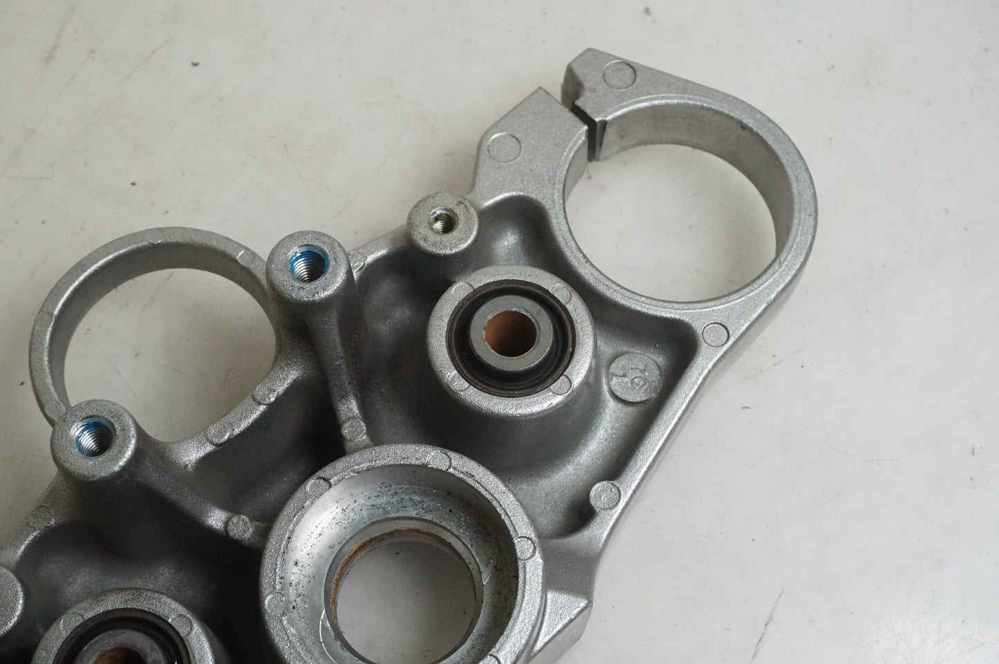 Snett uppifrån på Gaffelkrona från en Yamaha FZ1-SA -2008 motorcykel.