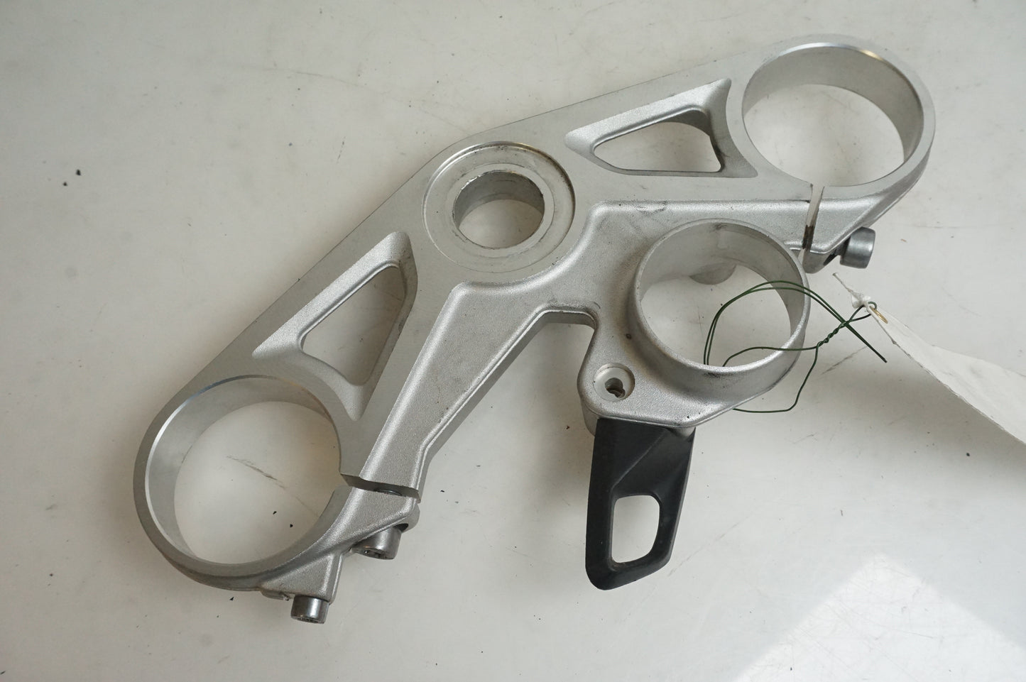 Framsidan på Gaffelkrona från en BMW S 1000 RR -2011 motorcykel.