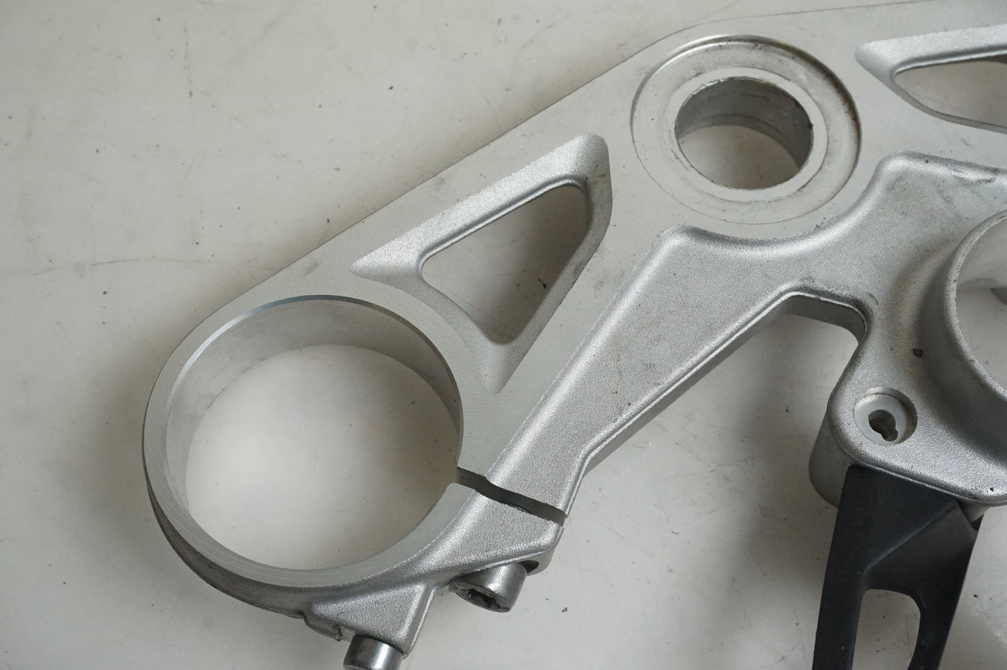 Baksidan på Gaffelkrona från en BMW S 1000 RR -2011 motorcykel.