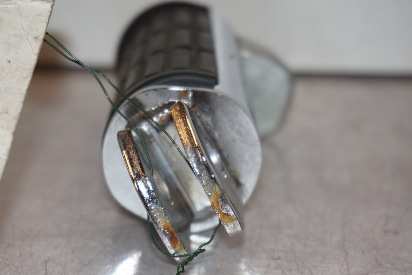 Snett uppifrån på Fotpinne från en Suzuki VZ 1600 -2005 motorcykel.