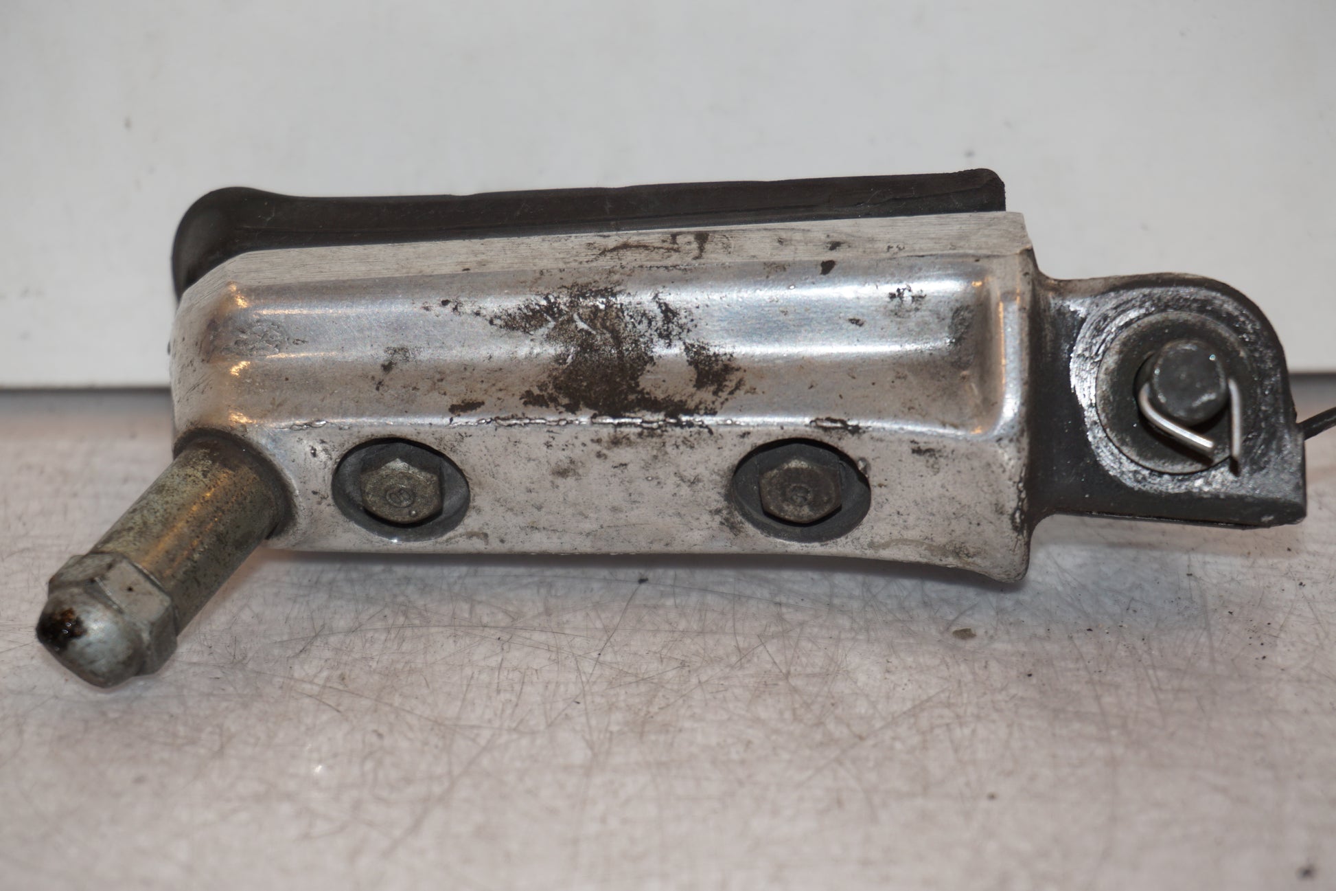 Höger sida på Fotpinne från en Honda VTR 1000 F -1997 motorcykel.