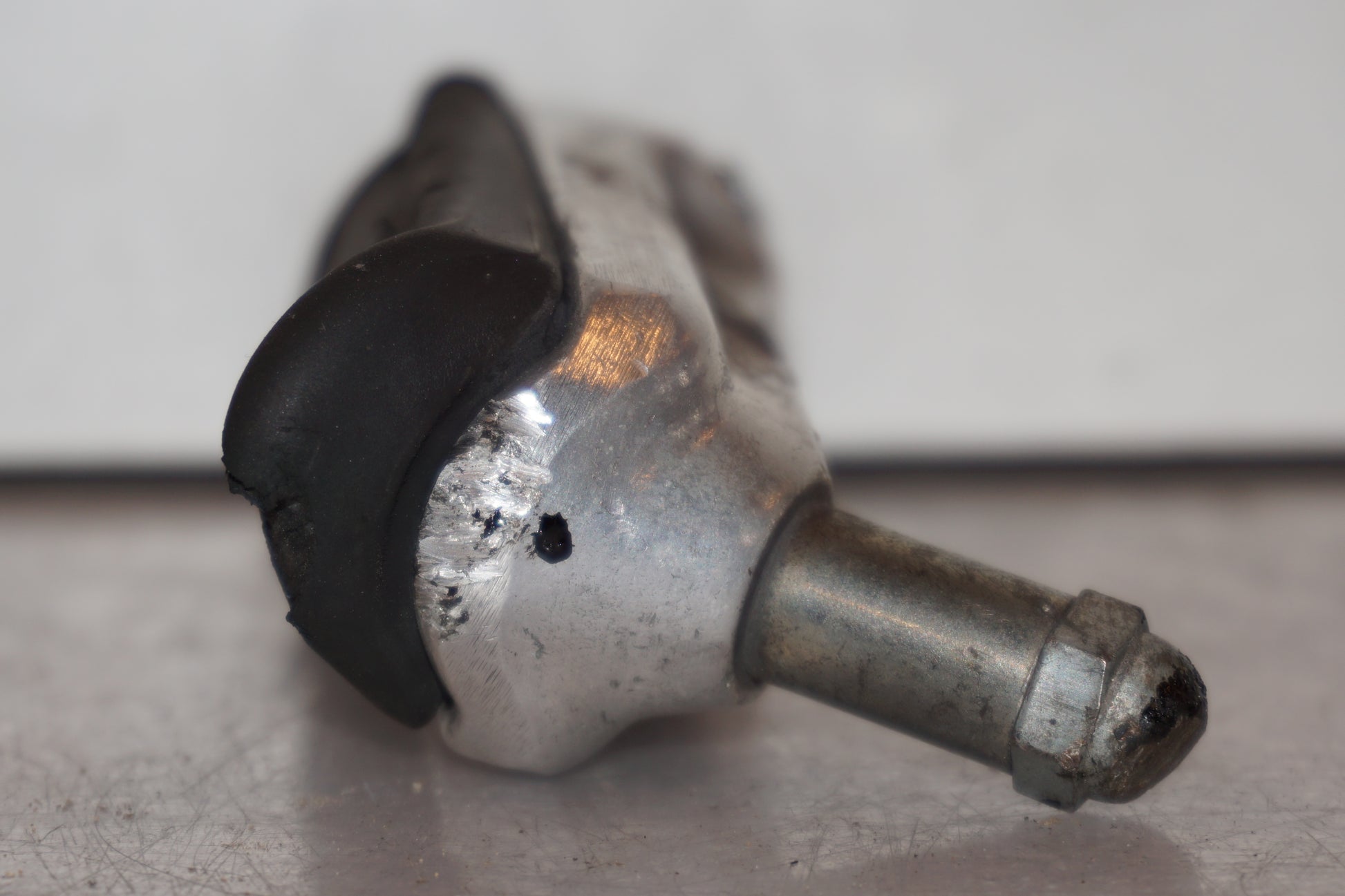 Vänster sida på Fotpinne från en Honda VTR 1000 F -1997 motorcykel.