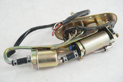 Vänster sida på Bensinpump insprut från en Suzuki VZ 1600 -2004 motorcykel.