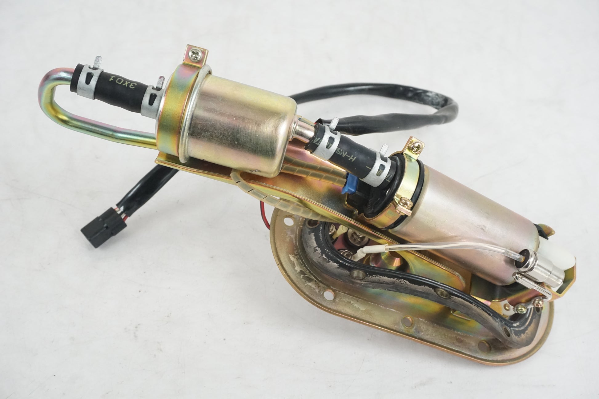 Snett uppifrån på Bensinpump insprut från en Suzuki VZ 1600 -2004 motorcykel.