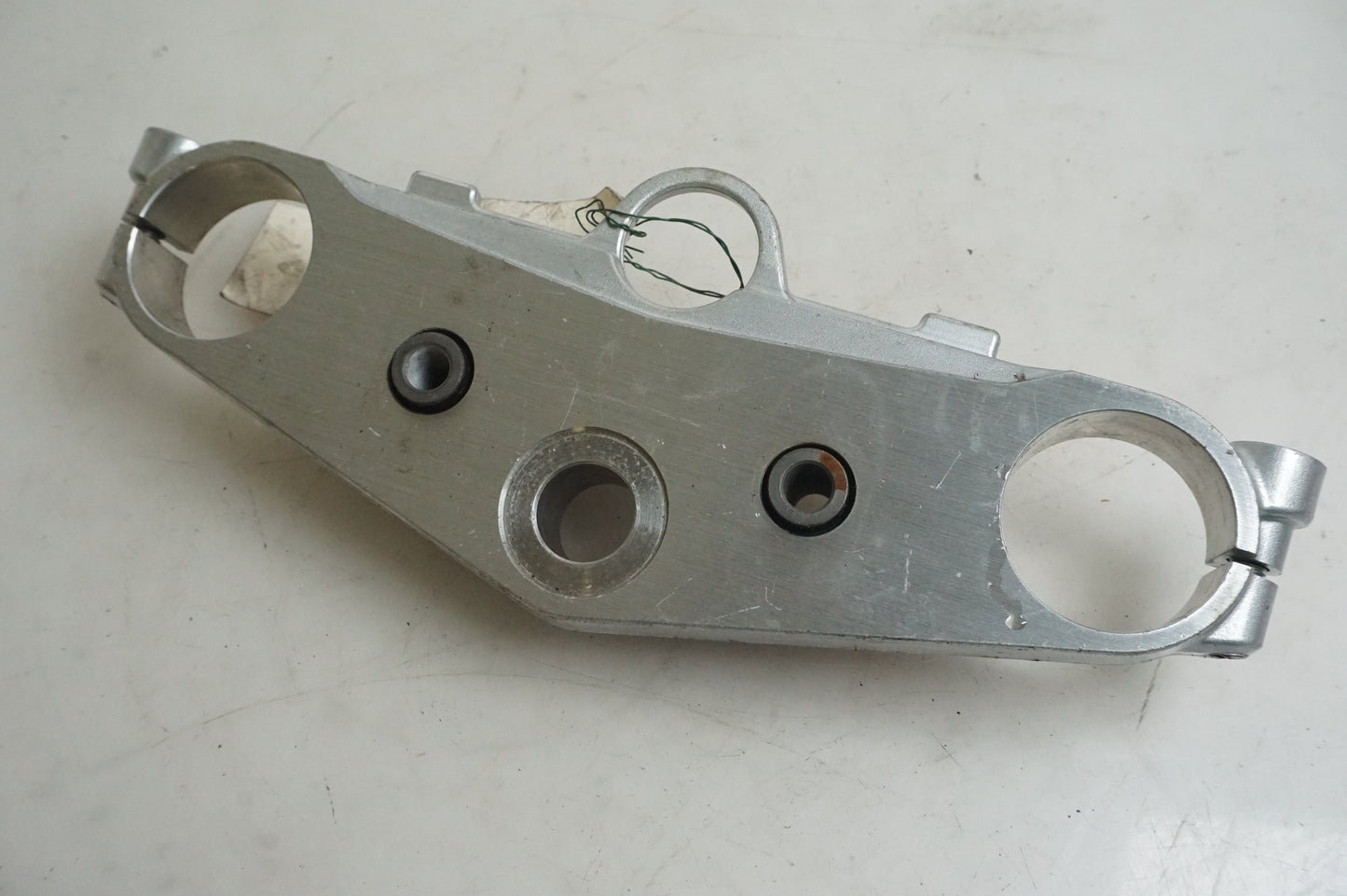 Framsidan på Gaffelkrona från en Suzuki GSX 1400 -2003 motorcykel.